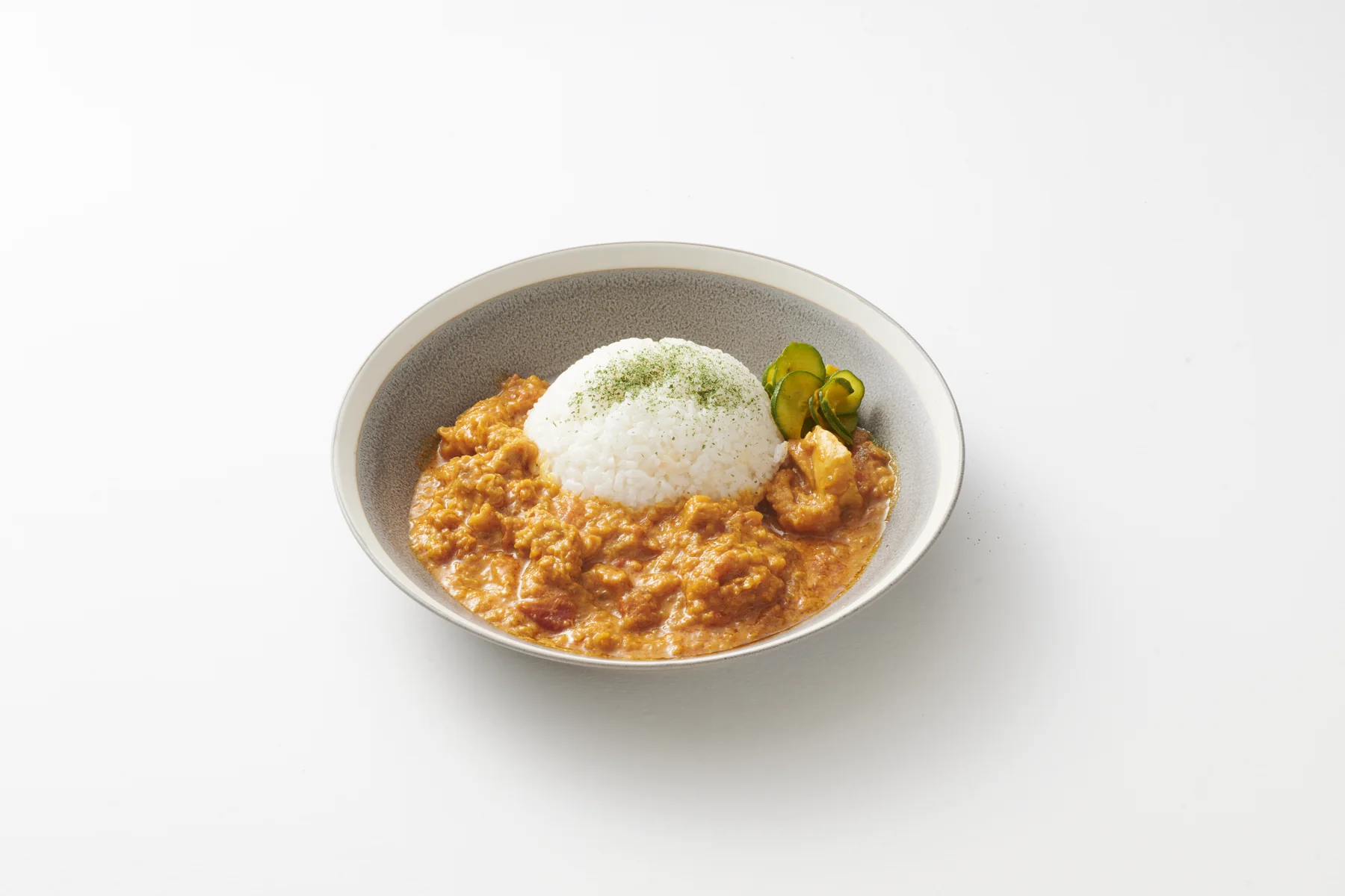 ライスを添えた特製スパイスチキンカレー